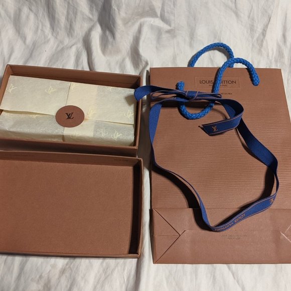 Louis Vuitton Gift Box and LV Shopping bag - Picture 2 of 3